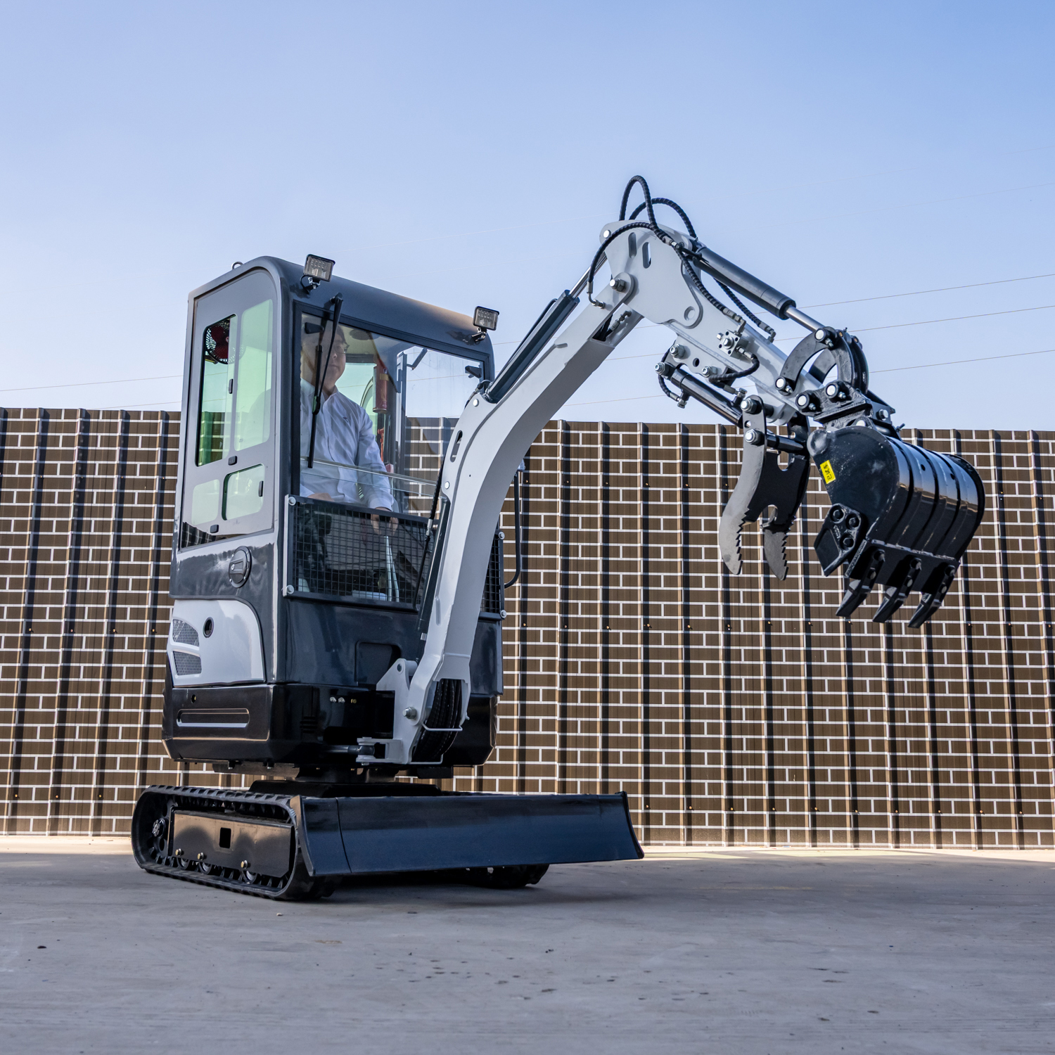 Mini Excavator 1.5Tons Pilot C - Tractor Backhoe avaliação e preço